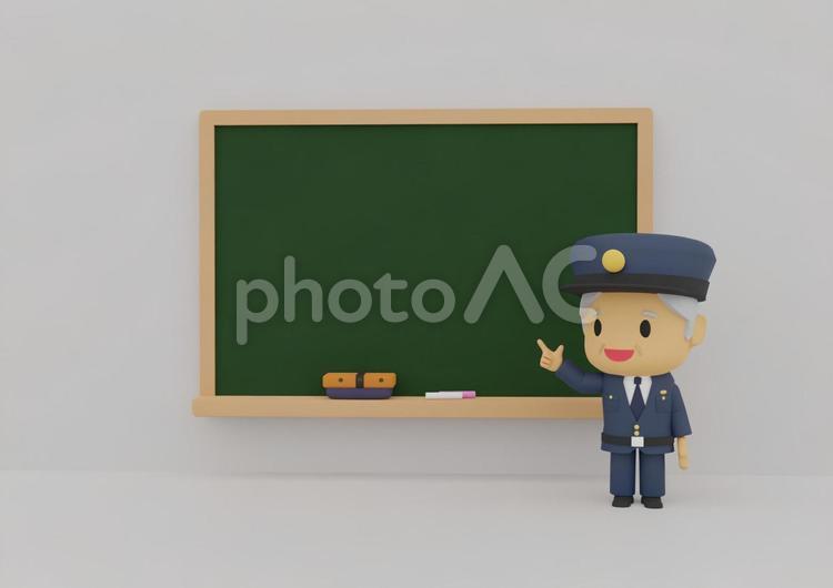 黒板で指差しプレゼンスする制服の警察官 教室,黒板,セミナーの写真素材