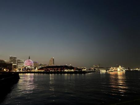 横浜のみなとみらいの夜景 横浜のみなとみらいの夜景の写真
