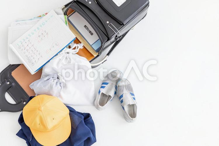  終業式後の学校用品 学校用品,ランドセル,新学期の写真素材