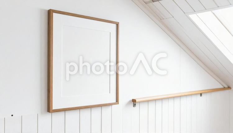 白いフォトフレームのある白い空間 モックアップ,フレーム,写真立ての写真素材