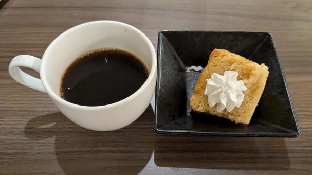 カフェで一息 カフェで一息 コーヒー,カフェ,シフォンケーの写真素材