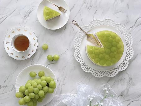 シャインマスカットのレアチーズケーキ レアチーズケーキ,シャインマスカットケーキ,シャインマスカットの写真素材