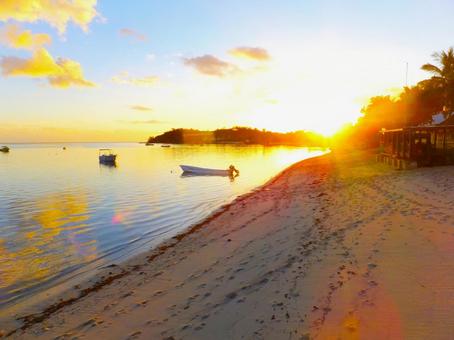 海と夕陽 6 夕焼け,太陽,マジックアワーの写真素材