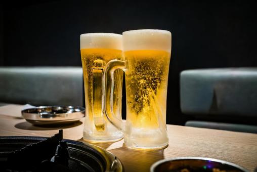 2杯の生ビール 2杯の生ビール ビール,アルコール,ドリンクの写真素材