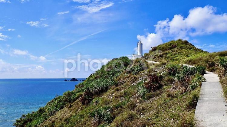 沖縄県慶良間諸島嘉比島の灯台 灯台,嘉比島,海の写真素材