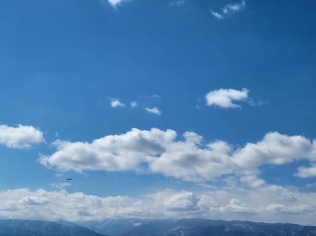 青空と山 青空,晴天,青の写真素材
