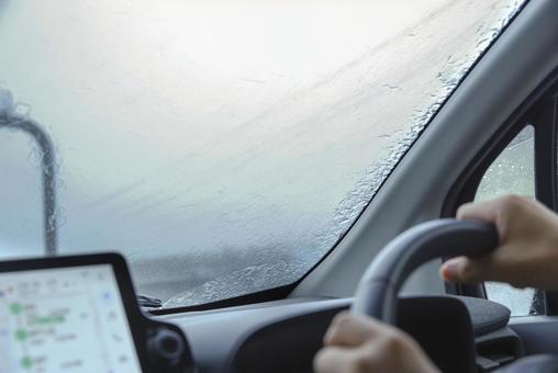 大雨の日の運転風景 大雨の日の運転風景の写真