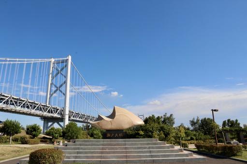 瀬戸大橋とモニュメント 瀬戸大橋,香川,岡山の写真素材