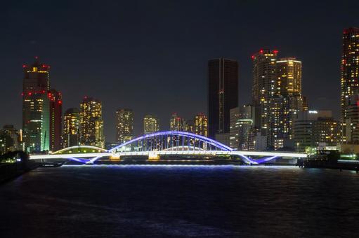 築地大橋と高層ビル群の夜景 築地大橋と高層ビル群の夜景 夜景,築地大橋,都市風景の写真素材