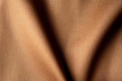 ブラウン生地の陰影と折れ目の写真