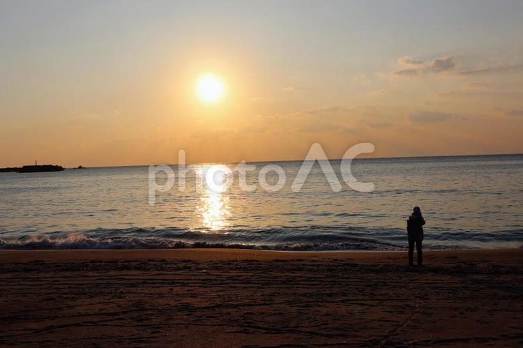 天草　西海岸にて 海,夕陽,砂浜の写真素材