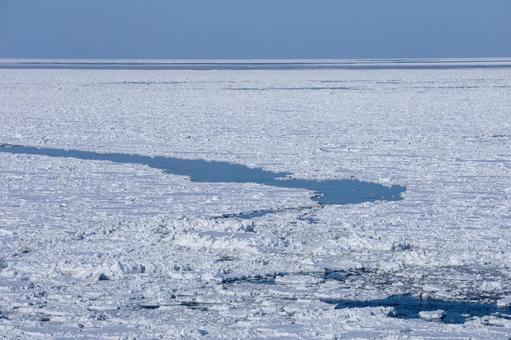 刻々と表情を変える流氷原 刻々と表情を変える流氷原の写真