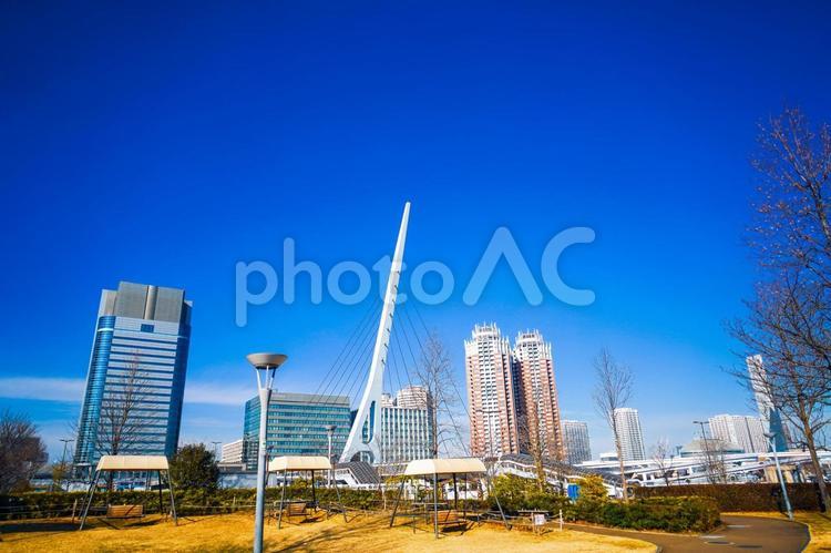 お台場の橋とタワーマンション 橋,タワーマンション,都市の写真素材