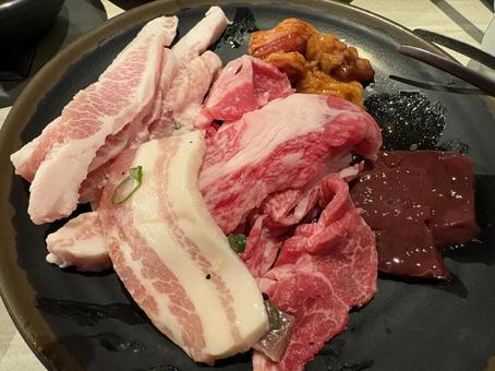 焼肉用の盛り合わせプレート 焼肉用の盛り合わせプレート 焼肉,生肉,盛り合わせの写真素材