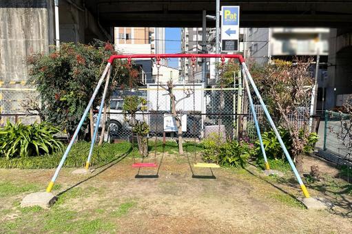 ある公園のブランコA_711K ブランコ,公園,遊具の写真素材