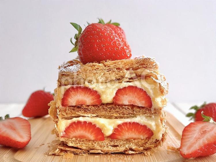 いちごのミルフィーユ ミルフィーユ,ケーキ,ナポレオンパイの写真素材