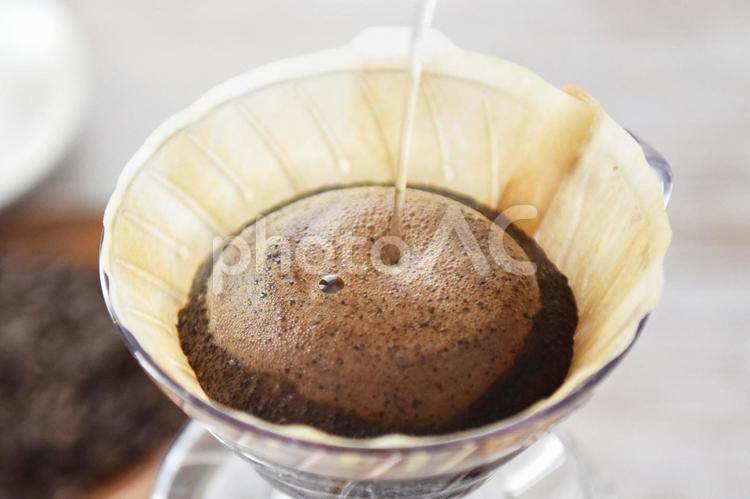 コーヒー　淹れる　イメージ コーヒー,珈琲,コーヒー豆の写真素材