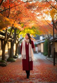 秋の旅行先で散策を楽しむおしゃれな女性 秋の旅行先で散策を楽しむおしゃれな女性の写真