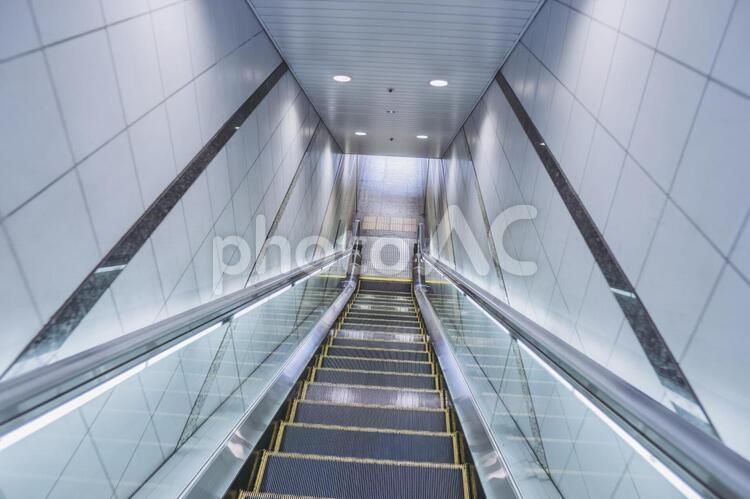 エスカレーターの風景 エスカレーター,クローズアップ,スティルライフの写真素材
