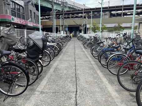 駅の駐輪場 駅の駐輪場の写真
