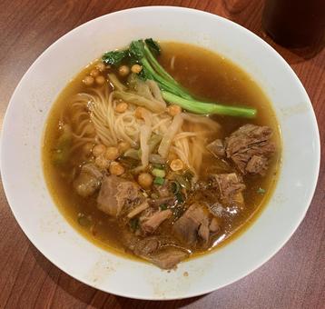北京空港で食べた牛肉麺の写真