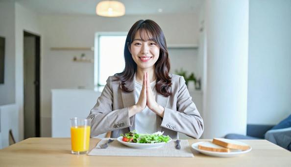 健康的で美しい女性の朝食風景 健康的で美しい女性の朝食風景の写真