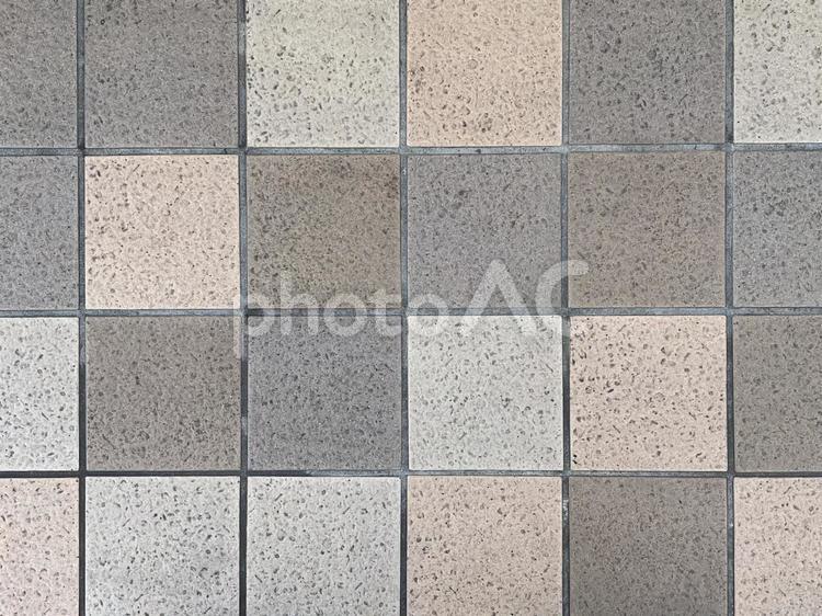 茶系の正方形のタイルを敷いた歩道 タイル舗装,背景,テクスチャの写真素材