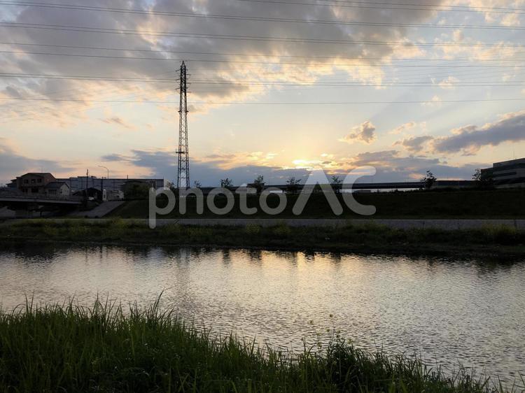 京都　鴨川の春の夕暮れ 川,京都,夕暮れの写真素材