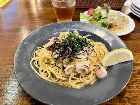 イカと明太子のパスタ イカと明太子のパスタ 和風パスタ,パスタ,明太子の写真素材