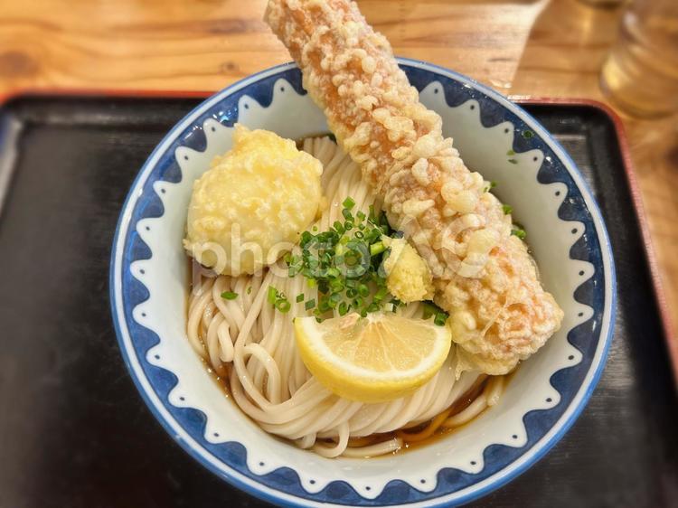 ちくたま天ぶっかけうどん ちく玉天うどん,ぶっかけうどん,うどんの写真素材