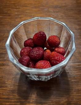 R7.06.12 食後の苺 R7.06.12 食後の苺の写真