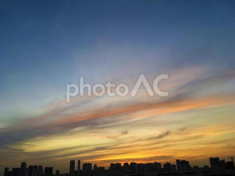 空模様・夕焼け 空,大空,夕暮れの写真素材