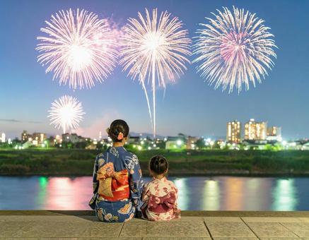 夏の夜を彩る花火 夏の夜を彩る花火の写真