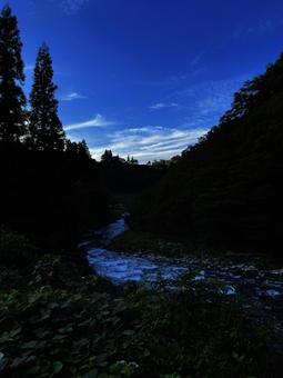 Blue sky over Kiyotsukyo Gorge, Tokamachi City, Niigata Prefecture, JPG