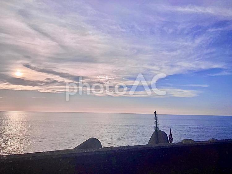 夕暮れの海 夕焼け,魚釣り,海面の写真素材