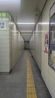 駅のトイレ通路 駅のトイレ通路 駅,駅のトイレ,通路の写真素材