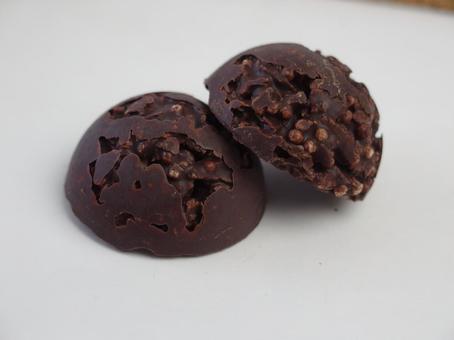 クランチチョコ お菓子 チョコレート クランチチョコ お菓子 チョコレート クランチチョコ,お菓子,チョコレートの写真素材