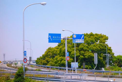 インターの入口付近 インターの入口付近 高速道路,インター付近,木々の写真素材