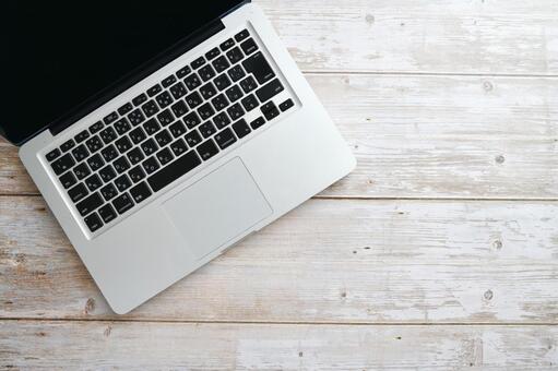 パソコンのデスク　イメージ ビジネス,ノートパソコン,パソコンの写真素材