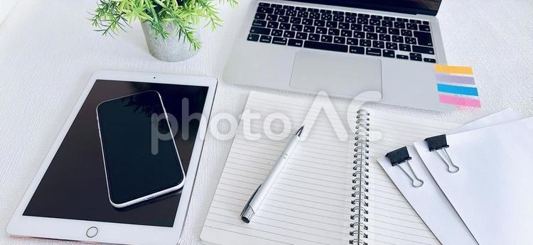ビジネスイメージ　書類作成　デスクワーク ビジネスイメージ,デスクワーク,書類作成の写真素材
