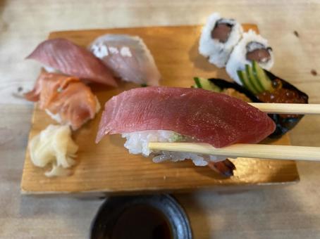Tuna lean nigiri sushi, JPG