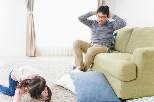 子育てのストレスを感じるお父さん チャイルド,面倒,父親の写真素材