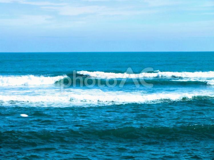 白波が寄せる御前崎の海 波,海,水平線の写真素材