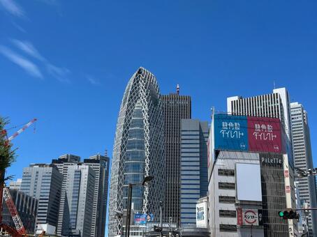 新宿駅東口周辺の風景 新宿駅,新宿駅東口,駅周辺の写真素材
