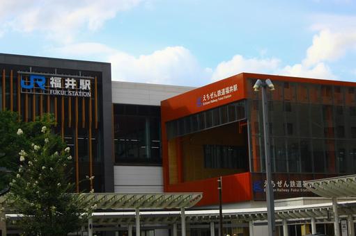 JR福井駅とえちぜん鉄道福井駅 JR福井駅とえちぜん鉄道福井駅 福井,福井駅,福井市の写真素材