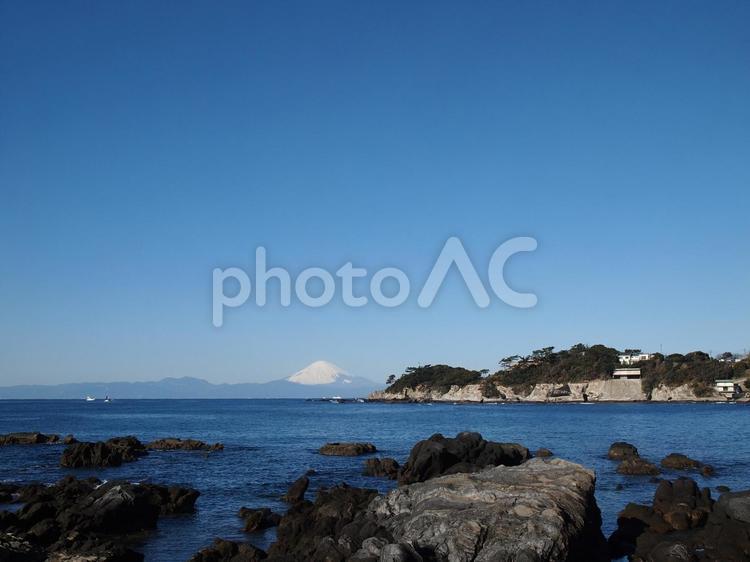海辺の岩礁と富士山 岩礁,海辺,富士山の写真素材