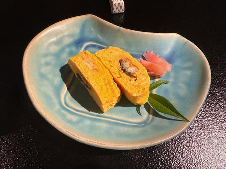 うなぎ入り卵焼きうまきを和皿に盛り付け うなぎ入り卵焼きうまきを和皿に盛り付け うまき,卵焼き,出汁巻き卵の写真素材