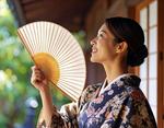 扇子で涼む、浴衣の彼女 女性,扇子,浴衣の写真素材