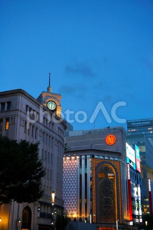 銀座4丁目の和光と三越の夜景 東京,銀座,4丁目の写真素材