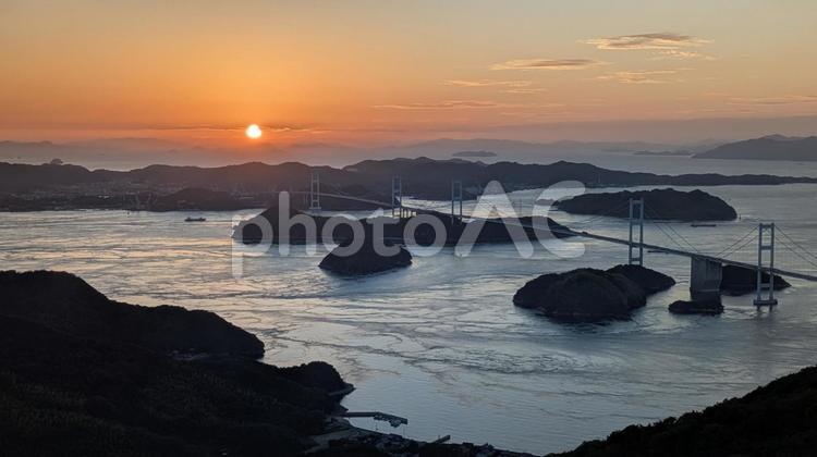 来島海峡の夕景 来島海峡の夕景 しまなみ海道,海,夕日の写真素材